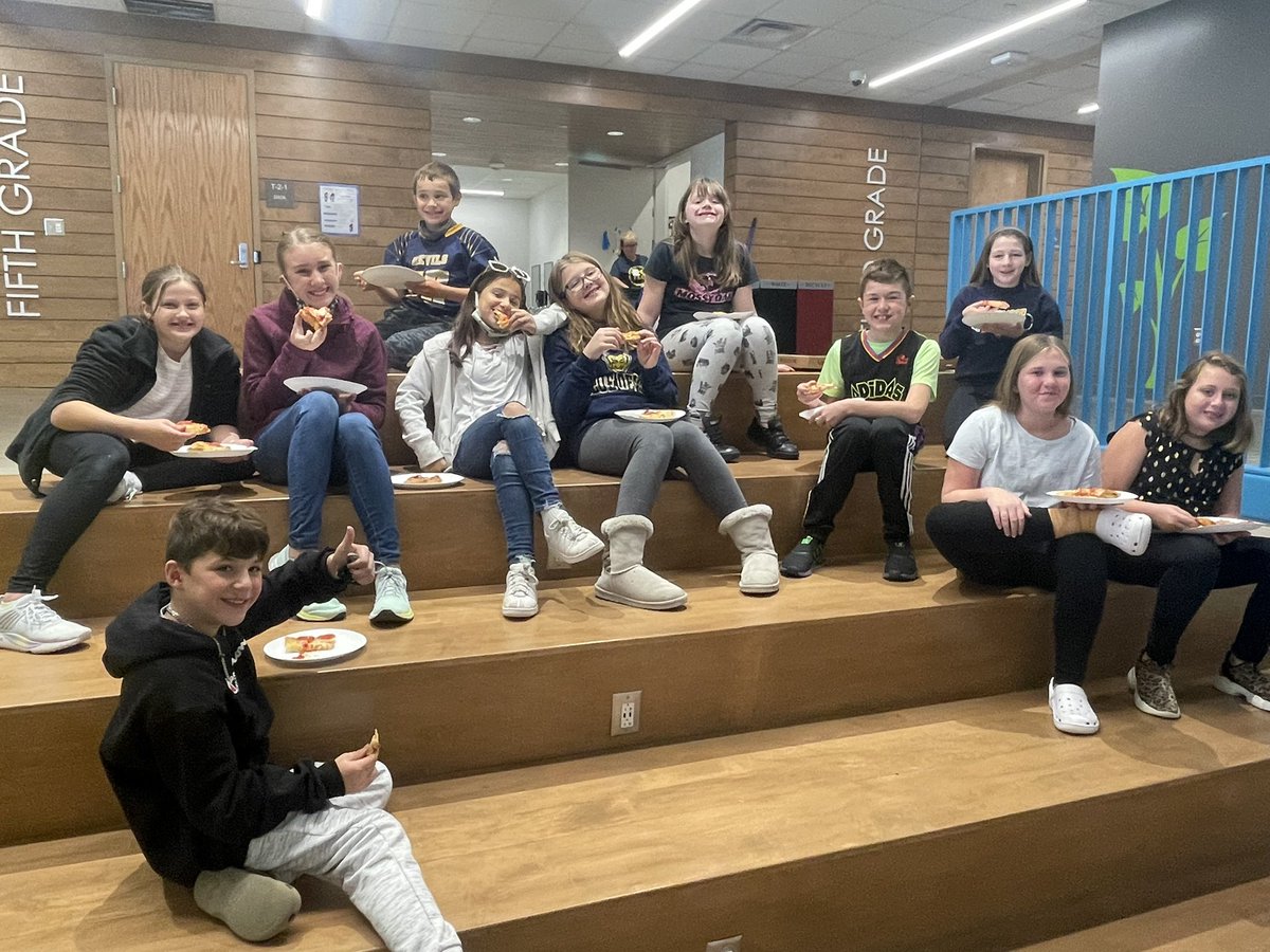 HoldenRavida's tweet photo. Shout out to these kids this week! They worked extremely hard and dedicated their time & efforts to our Kindergartners. Such an outstanding group of 5th grade leaders. In addition, we want to thank Miss Garza for her talented performance during clean up!! #5thGradeRoleModels https://t.co/E3HIJfhWmn