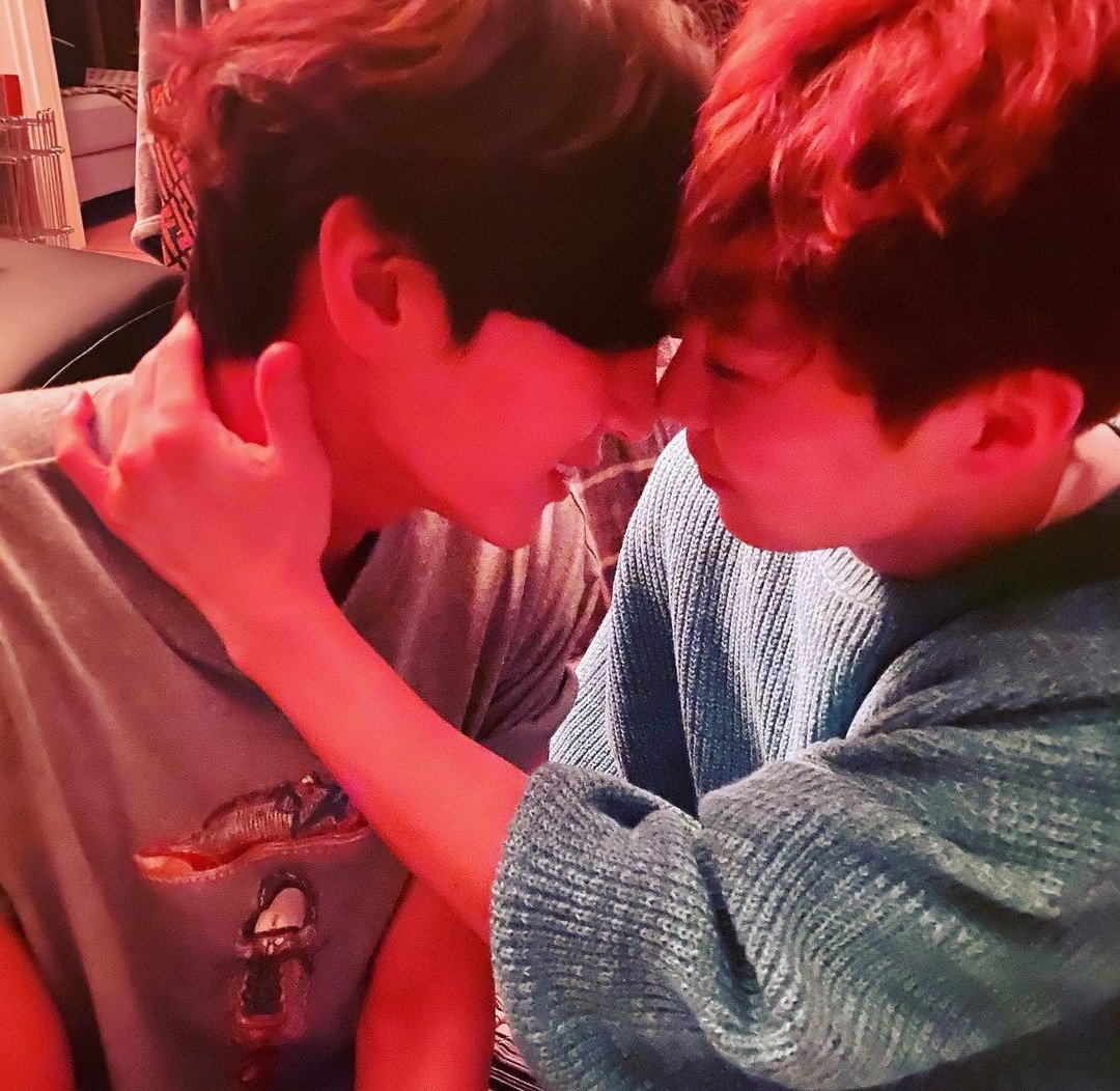 EYES0FYE0L's tweet photo. Esto me acordó a cuando chanyeol dijo que una vez minseok estaba borracho y le intentó dar un beso wkekfk https://t.co/usCAD0vCuA