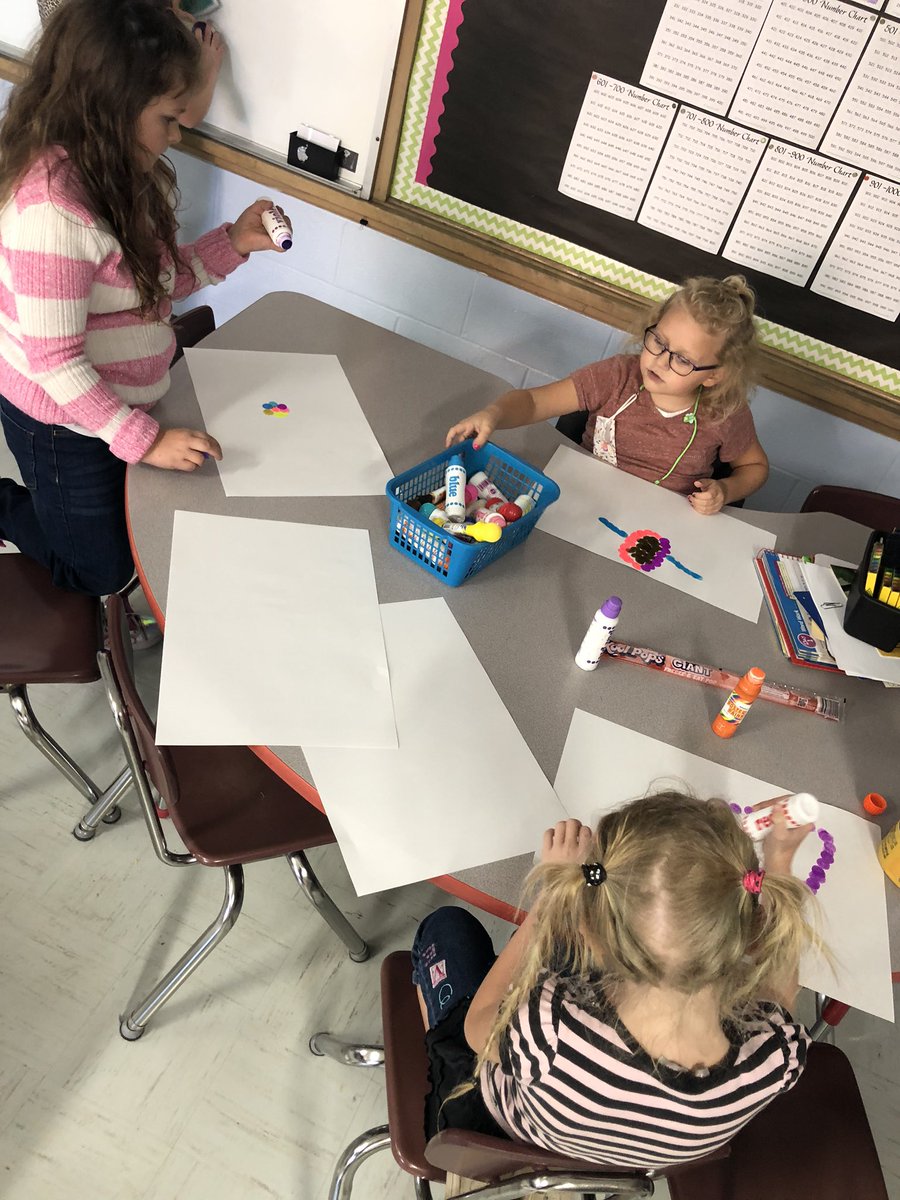 mrswhitwhite's tweet photo. Today is FUN FRIDAY! Learning centers to end a great week! #funinfirst @PHSPiratePride https://t.co/NVoybT0JEI