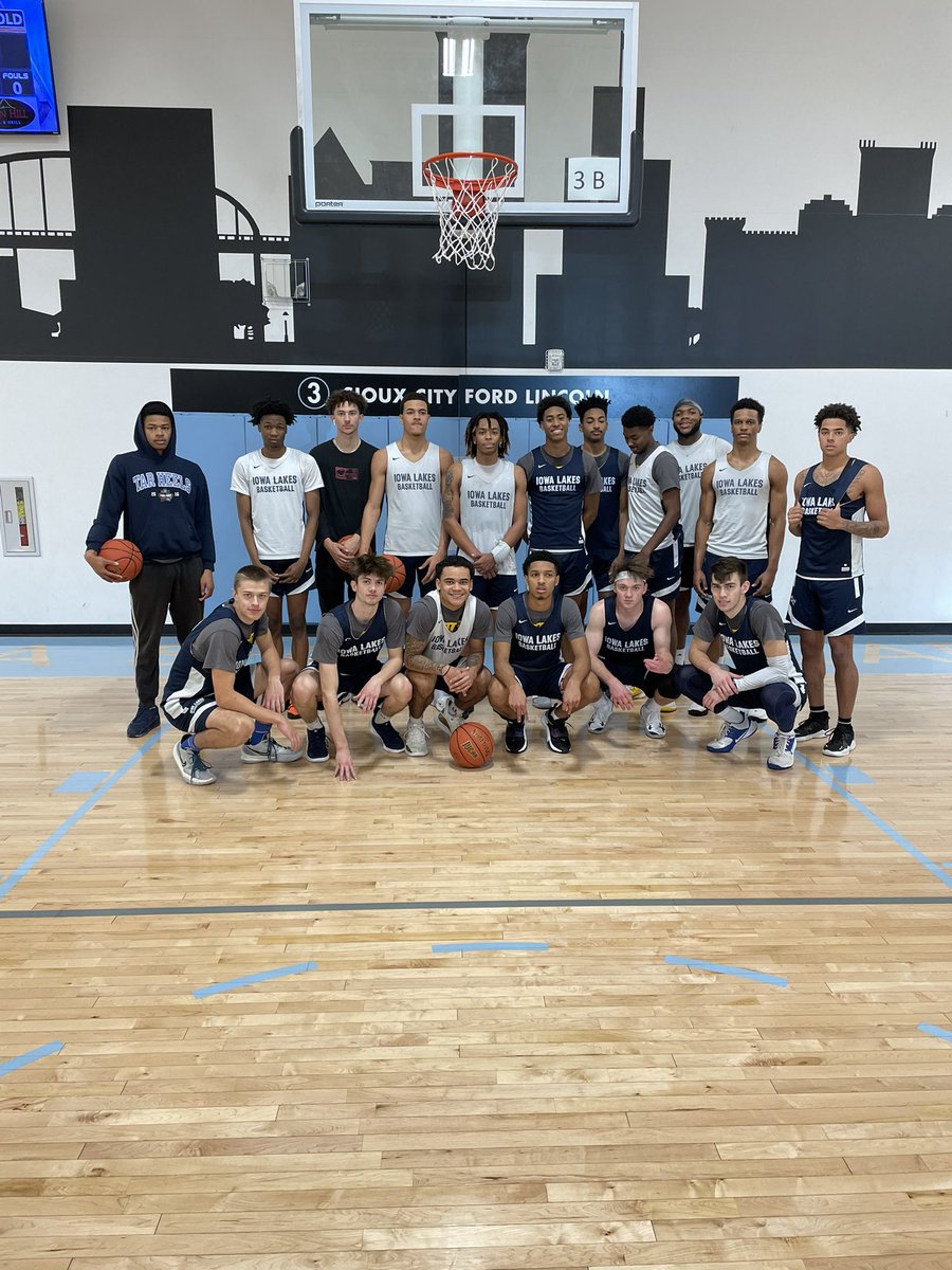 coachtroylarson's tweet photo. Thanks to @coachdcooper for hosting us.  @ArenaSiouxCity facilities are awesome!!! https://t.co/mptsIpzRzO