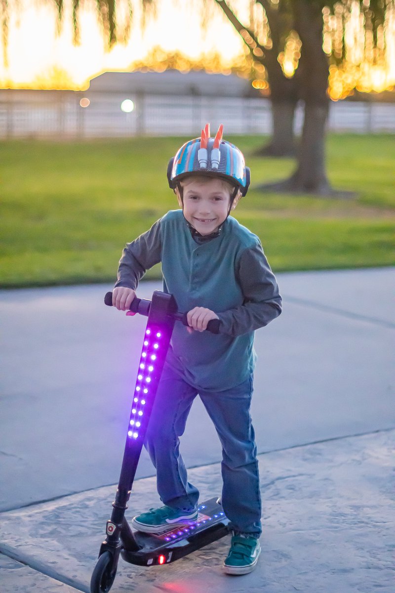 OCBoysLife's tweet photo. Luke is loving his new @RazorWorldwide Sonic Glow Electric Scooter. Thanks @Tryazon #tryazon #razor #razorblockparty #riderazor #electricscooter #ourcrazyboyslife https://t.co/iV6iFTCJiN