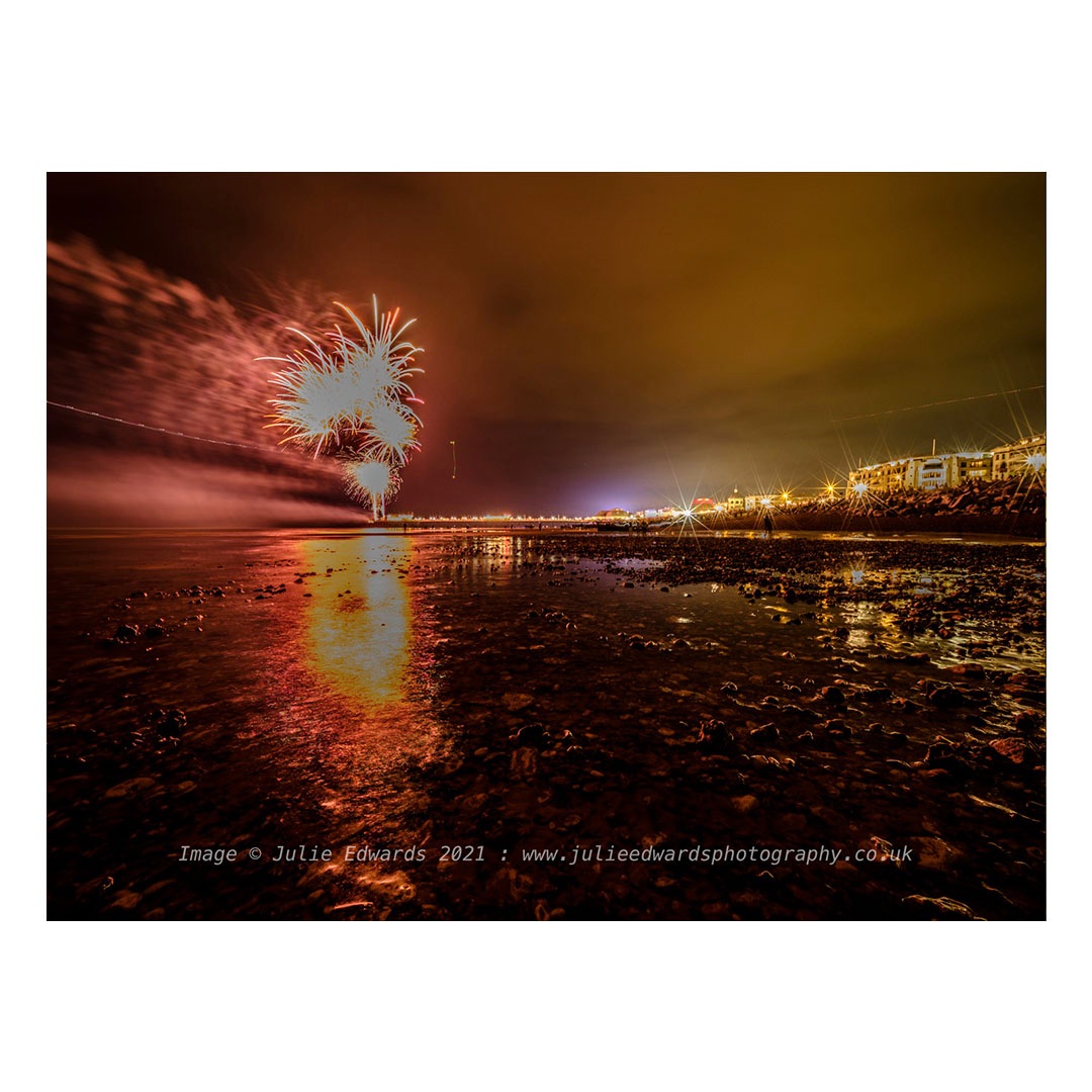 j_edwards_photo's tweet photo. Obligatory #worthing #fireworks photograph. Got my feet wet in the sea shooting this on the @fujifilm_uk #gfx50r . The latitude on the camera is astonishing. 

#mediumformatdigital @worthingindependant #worthingpier #bonfirenight https://t.co/O9KhrN0KZ5