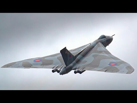 warplane_porn's tweet photo. Avro 698 Vulcan B2 Bomber XH558 flying Display RAF Fairford RIAT 2015 AirShow [video] from /u/avgeek2805 at #WarplanePorn ➡ https://t.co/m2NPOaBZp2 https://t.co/vKTHTRTNL6