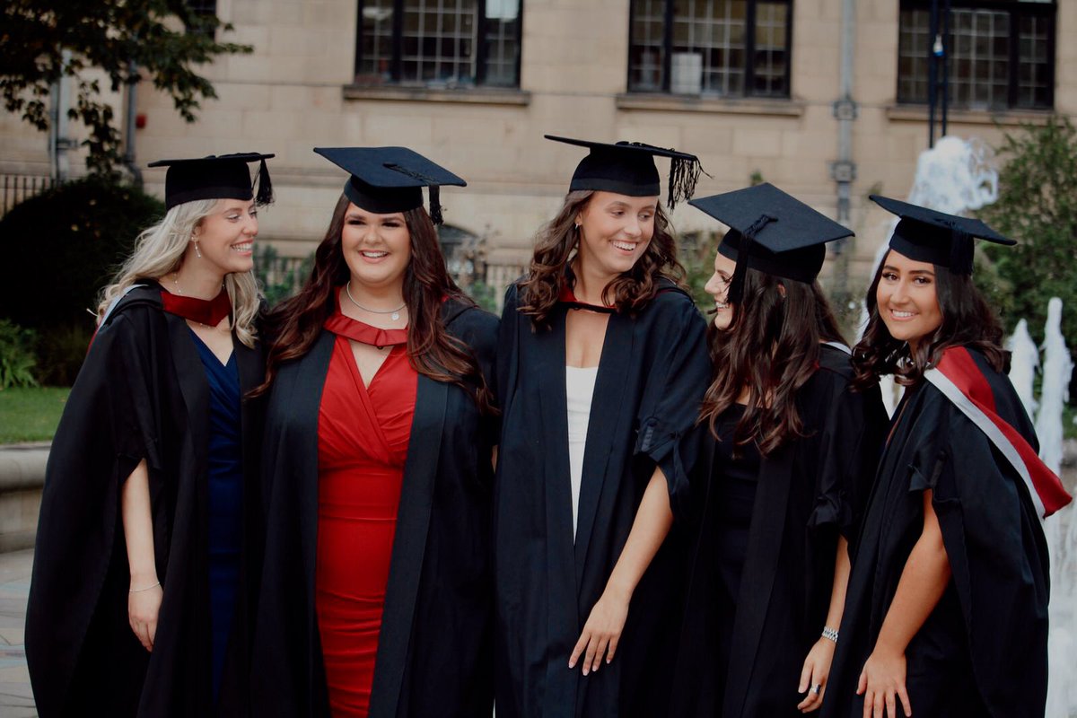 MeganSOT1's tweet photo. We did it !!!🎓 couldn’t have done it without these amazing girls ❤️ the teams you are all working in are ridiculously lucky to have you !! https://t.co/DJtIn5khsW