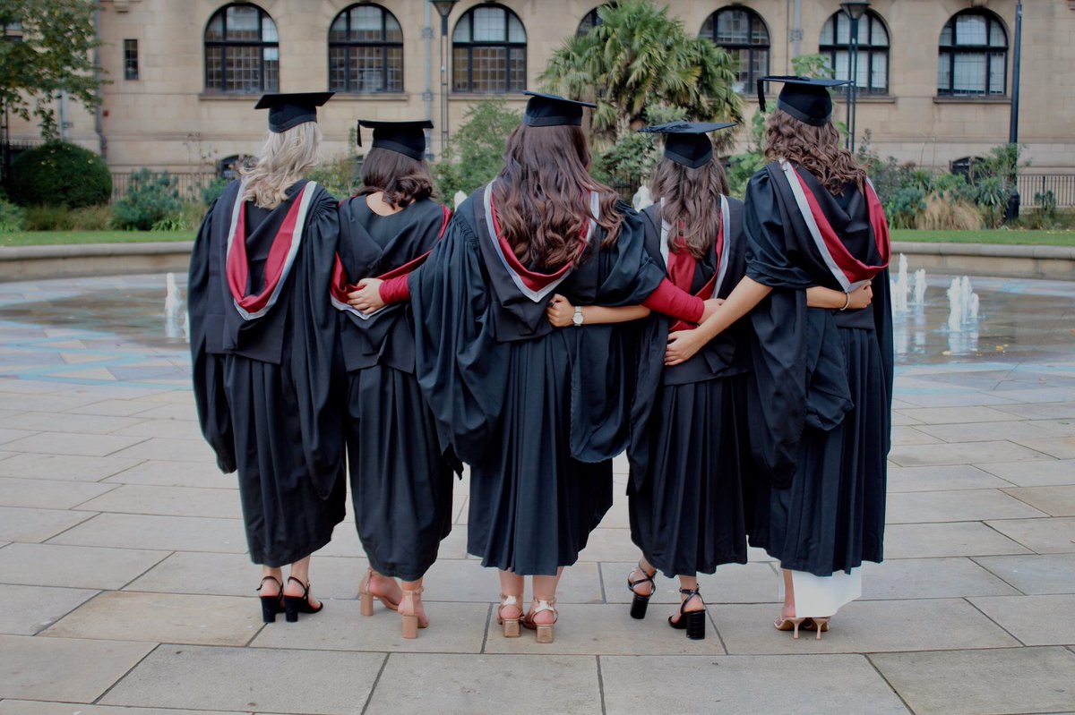 We did it !!!🎓 couldn’t have done it without these amazing girls ❤️ the teams you are all working in are ridiculously lucky to have you !!