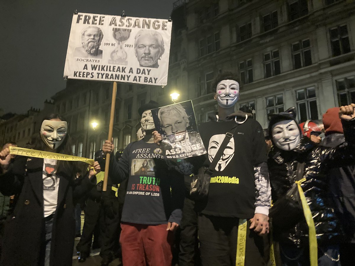 AnonMedia_UK's tweet photo. #MillionMaskMarch2021 #MMMLondon #ParliamentSquare #Journalismisnotacrime #FreeASSANGE #WikiLeaks #Anonymous https://t.co/ODUupg1GNb