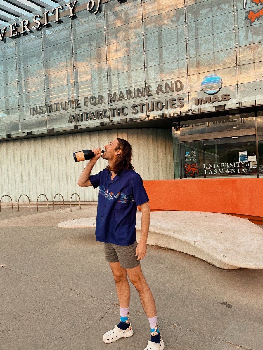 PattyJHudson's tweet photo. ‘Our study found there to be a significant relationship between seal-ecologists and Billecart-Salmon 🥂’. Submission celebration! Cheers to @icetempete for all her support this year! @mpred_lab @IMASUTAS @UTAS_ 🦭 https://t.co/OIEjLaC04H