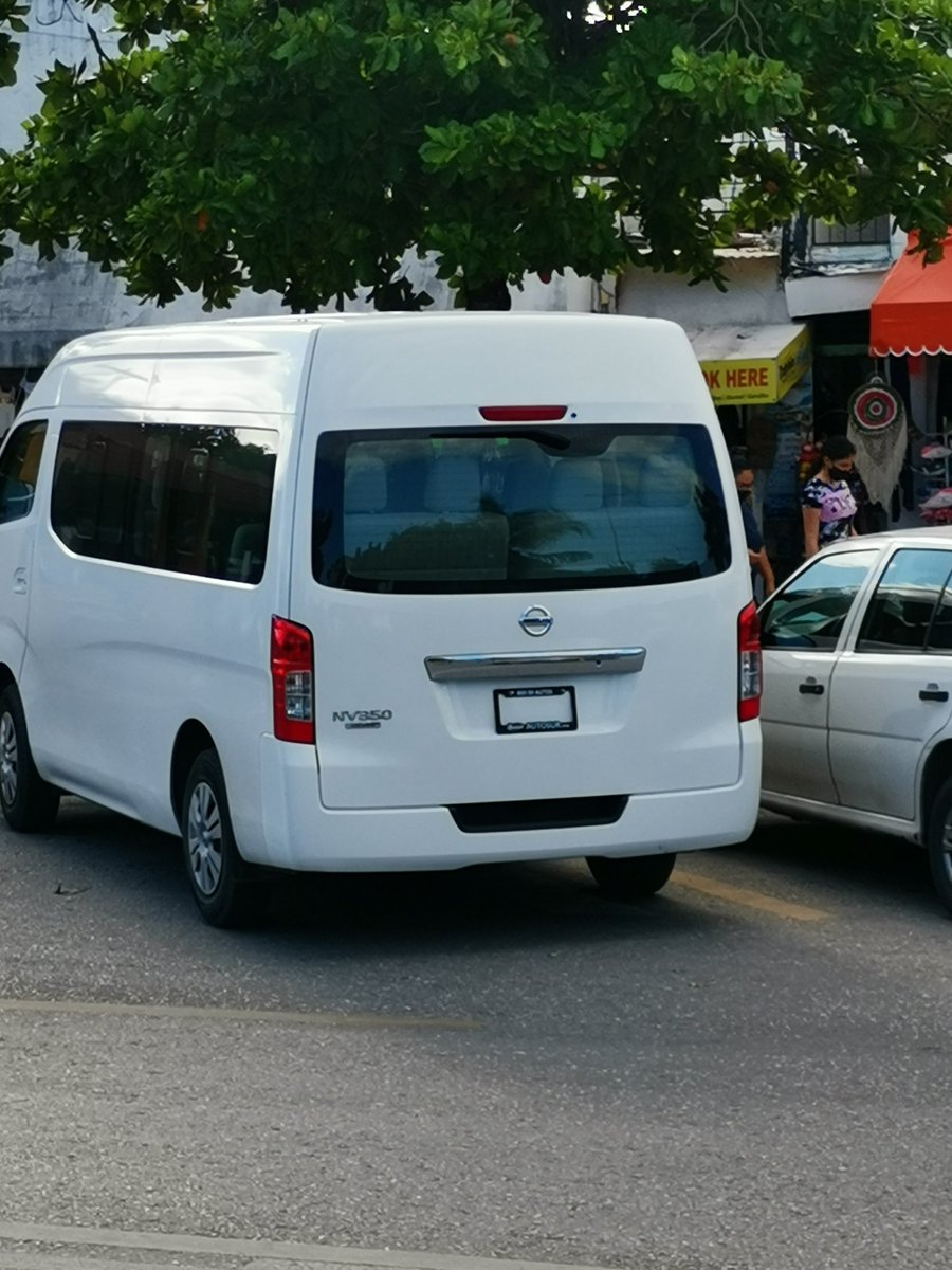 VigiaCiudadano7's tweet photo. Siguen los de @TransitoBJ asignados a Palacio haciendo malas prácticas ya denunciadas anteriormente.
Retiran placas y no ponen la infracción correspondiente.
@AytoCancun @MaraLezama @ContraloriaCun @FGEQuintanaRoo @Noticaribe @NCCANCUN https://t.co/OAW3n24Bzu