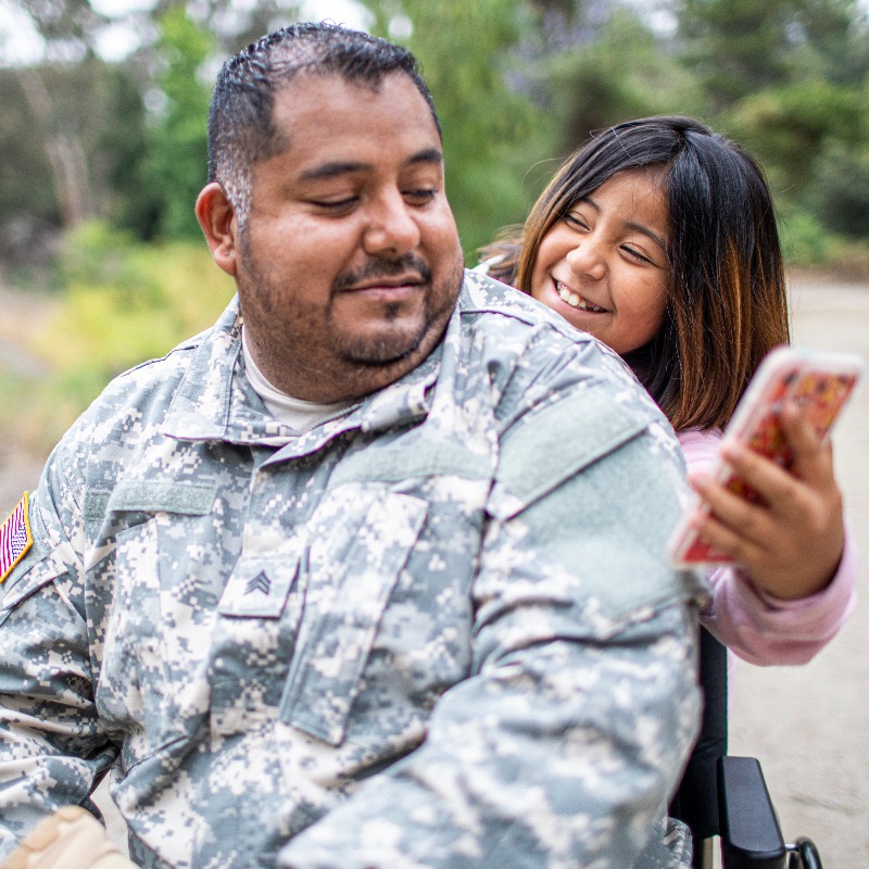 ParkinsonDotOrg's tweet photo. Retweet in support of Veterans affected by Parkinson's disease and their families who care for them 🇺🇸💙 We honor the service and sacrifice of the millions of veterans who have served and continue to serve our country!