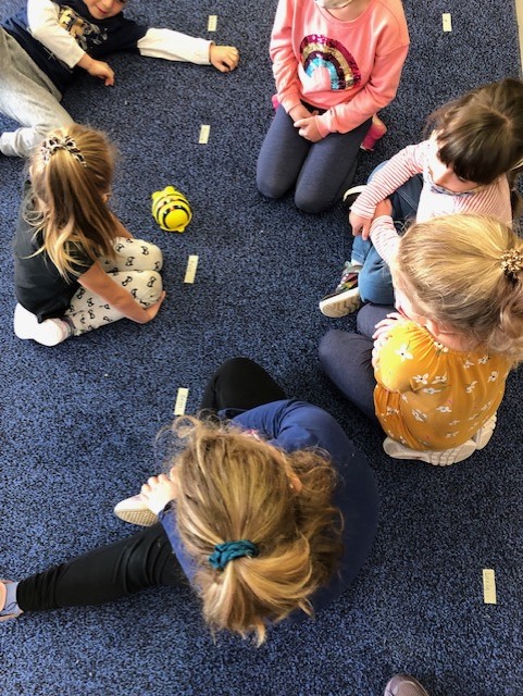 cbvrce_tech's tweet photo. Tech mentor @smleblanc40 had the primaries and ones Bee bopping today at Donkin School and @TompkinsMemori1. @CBVRCE_NS #cbvtechtweet https://t.co/uECnmYdcar