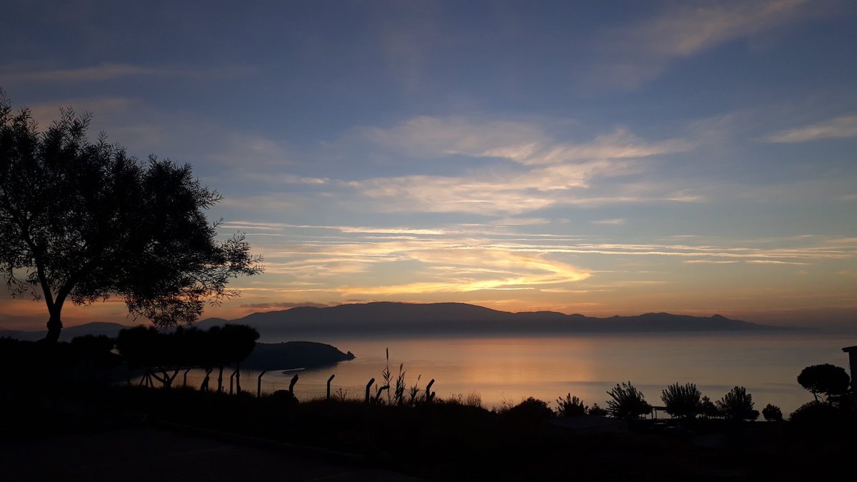 Ressam Bob buralardan geçmiş olmalı. "Belki şurada da küçük bir kulübe vardır."