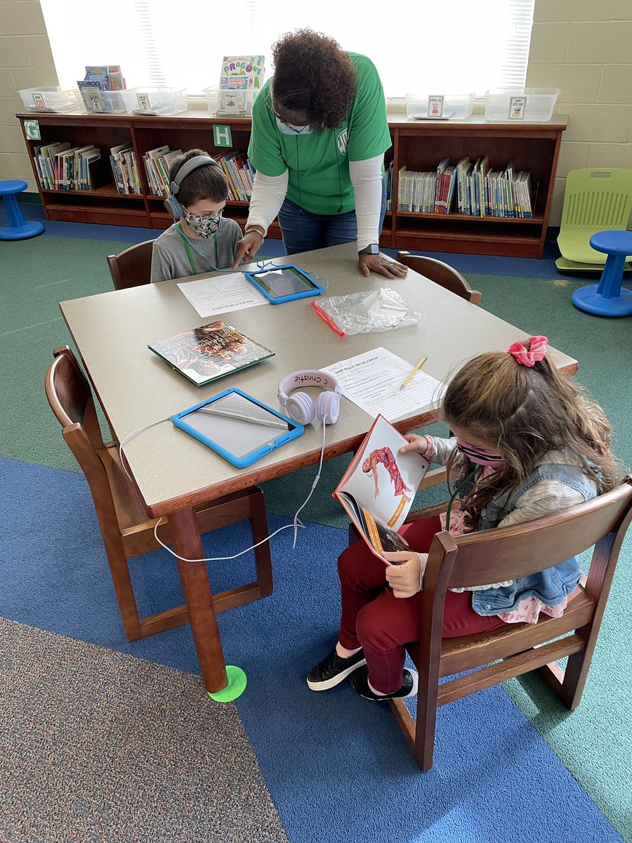 PrimarilyMedia's tweet photo. Day 2 of our #collaboration lesson on #culture #research w these Fantastic Firsties! Amazing job π€© using @Britannica in #NCWiseOwl and #library #books to research their winter celebration. All Ss were engaged and excited. β€οΈ#odellprimarypride π#CCSWeAreBack #librarytwitter https://t.co/YLoUpjz9Rq
