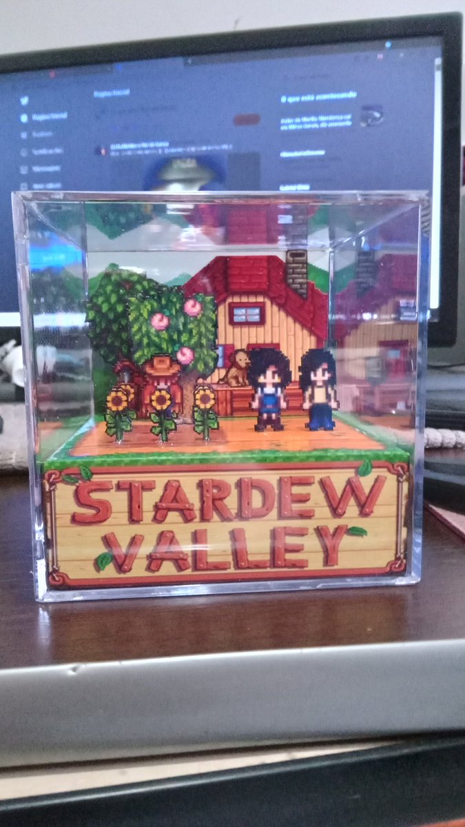 prodDxny's tweet photo. Vei gabi é muito boiola ela me deu um diorama de stardew Valley com as skin que a gente usa no joguinho ❤❤❤ https://t.co/gBTDsbo9sk