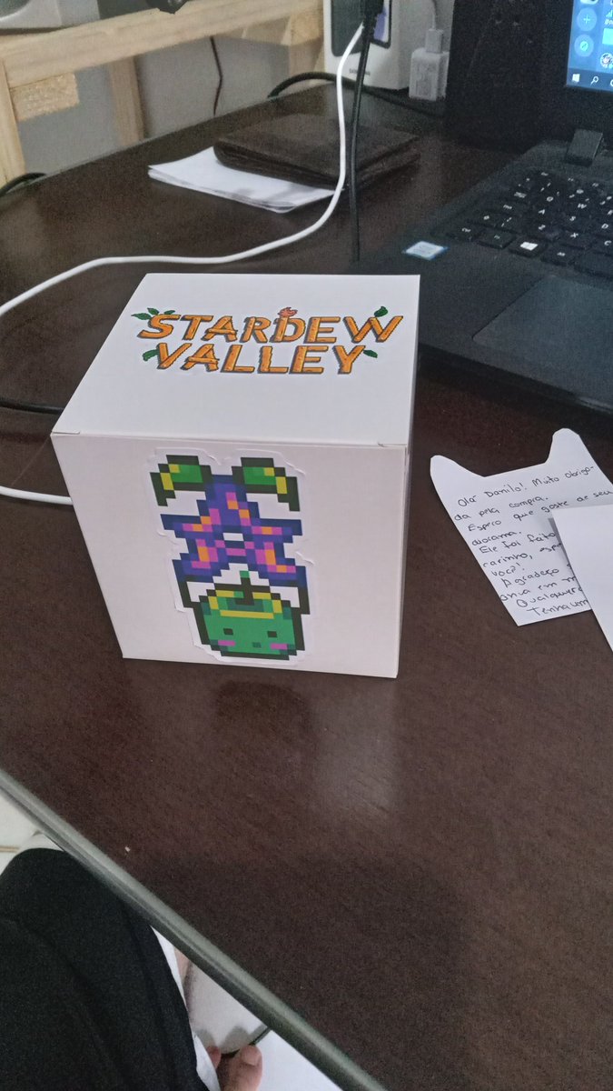 prodDxny's tweet photo. Vei gabi é muito boiola ela me deu um diorama de stardew Valley com as skin que a gente usa no joguinho ❤❤❤ https://t.co/gBTDsbo9sk