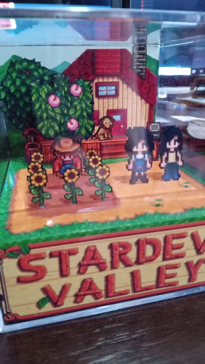 prodDxny's tweet photo. Vei gabi é muito boiola ela me deu um diorama de stardew Valley com as skin que a gente usa no joguinho ❤❤❤ https://t.co/gBTDsbo9sk
