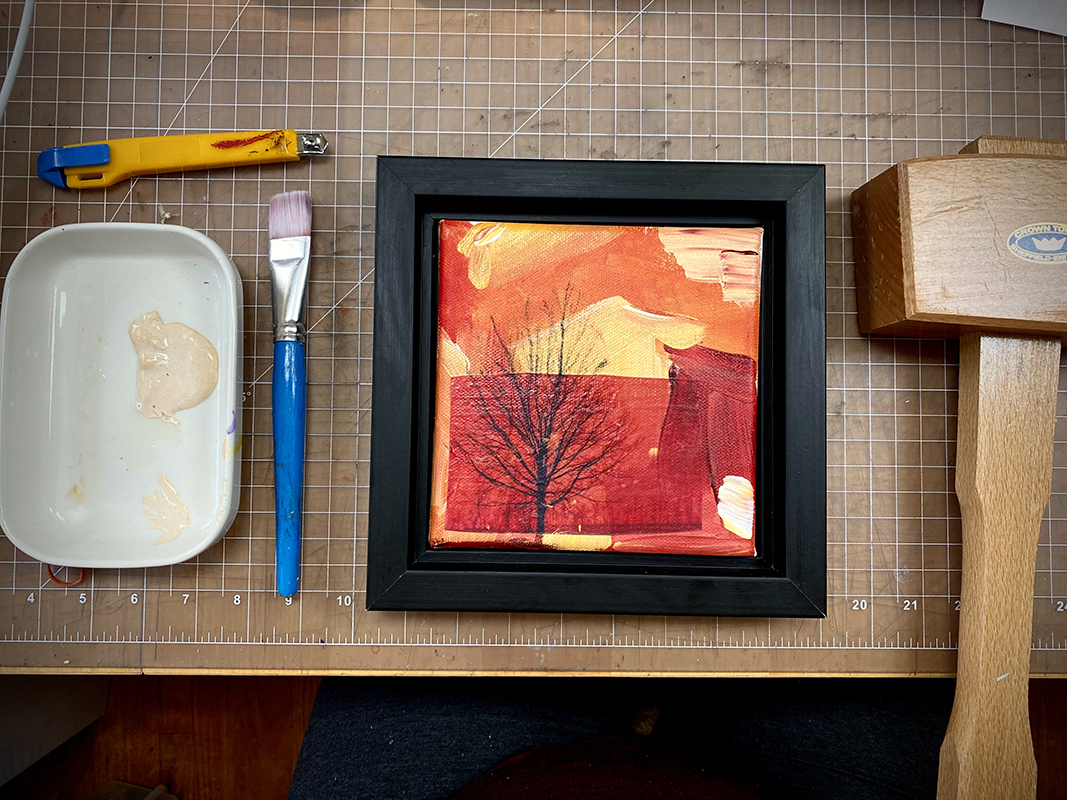 kimleekho's tweet photo. How it started, and where I got to.
The frame is completely assembled, time now for the hardware to mount the canvas and touch-ups & hanging hardware.
Progress smells so good on a Friday morning!
#FinishItFridays & don't forget #CharlieGilkey's #StartFinishing book.
#artwork https://t.co/OFCcVbghmN
