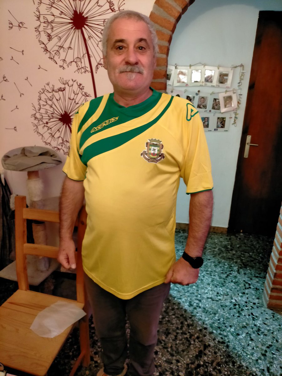 albert_mapel's tweet photo. Gracias @cdtropezon  desde Lliçà d'Amunt,por la buena atención a mi mujer @annita1378 para regalarme esta camiseta el día de mi cumpleaños.
Aupa Trope. https://t.co/UotaRbZHBv