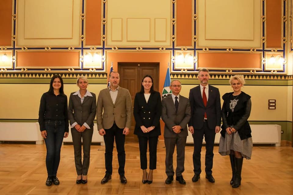 vladaks_'s tweet photo. Potpisan Sporazum o implementaciji Projekta izgradnje Muzeja savremene umjetnosti "Ars Aevi".
@EdinForto @BenjaminaKaric 
Više na: https://t.co/7WrOuhaLOE https://t.co/AIAeMp8P2f