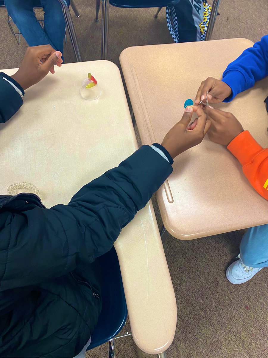 jessicabentulan's tweet photo. Itβs Friday and that means itβs Profile of a Graduate day! Todayβs POG is Collaborative Team Member. Students worked in pairs to βsave Fred the wormβ without touching the materials with their hands! πͺ±π https://t.co/dIiC3drqvp