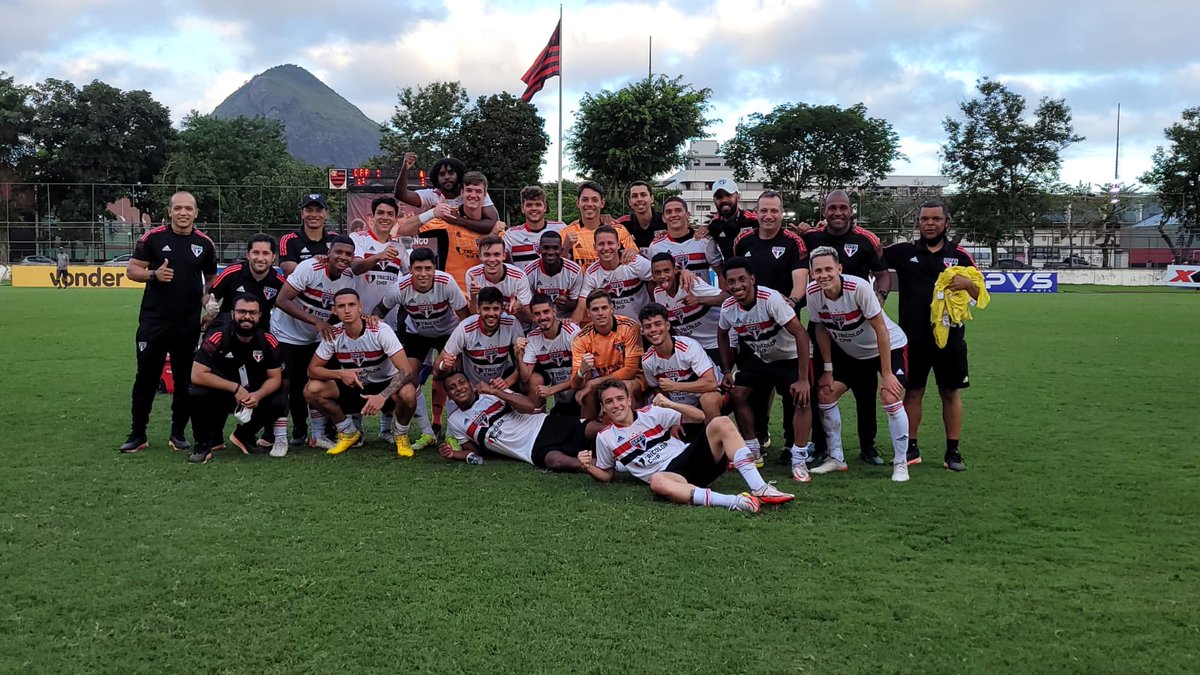 SaoPauloFC's tweet photo. ESTAMOS NA FINAL!

Vamos em busca do Brasileirão Sub-20!

#MadeInCotia
#VamosSãoPaulo 🇾🇪 https://t.co/sESnKMBDq0