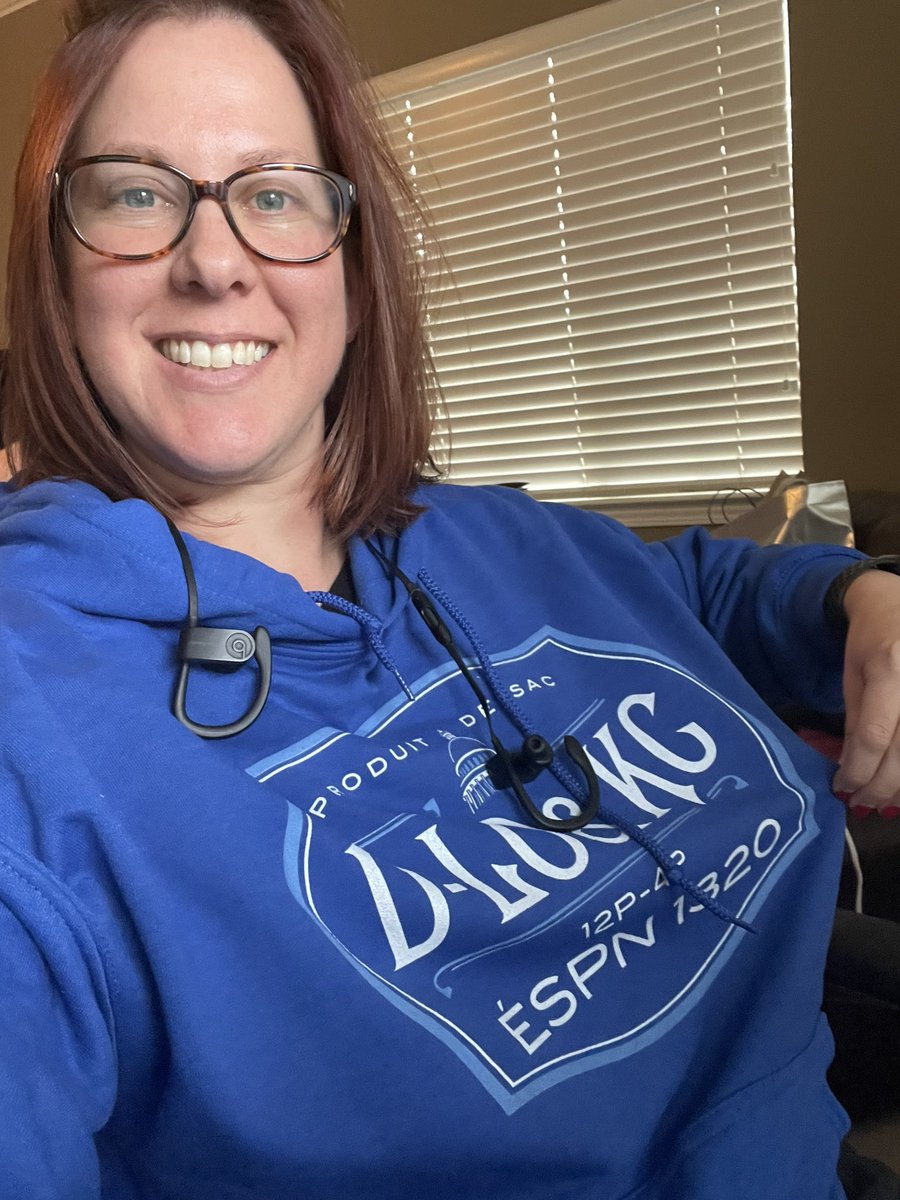JillAdge's tweet photo. Heyo! Itβs a blue day. @DLoAndKC https://t.co/9btNecXUSO