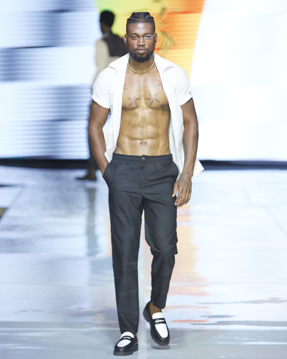 WHKFashionWeek's tweet photo. Ladies and gentlemen, #mtcwfw2021 slot 1
#Kvro https://t.co/xAGh59c1iA