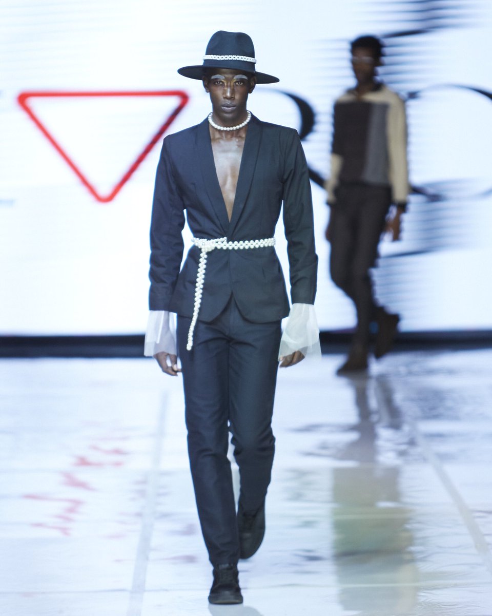 WHKFashionWeek's tweet photo. Ladies and gentlemen, #mtcwfw2021 slot 1
#Kvro https://t.co/xAGh59c1iA
