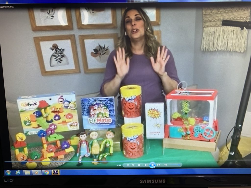 KirstenJoyce's tweet photo. Who loves #elfontheshelf - your kids are going to love these #ElfMates as they can actually PLAY with them!!! Details at 4 with our awesome @AmandaMushro with more gift ideas #HolidayShopping @8NewsNow #8NN https://t.co/Bl2ImbFlnU
