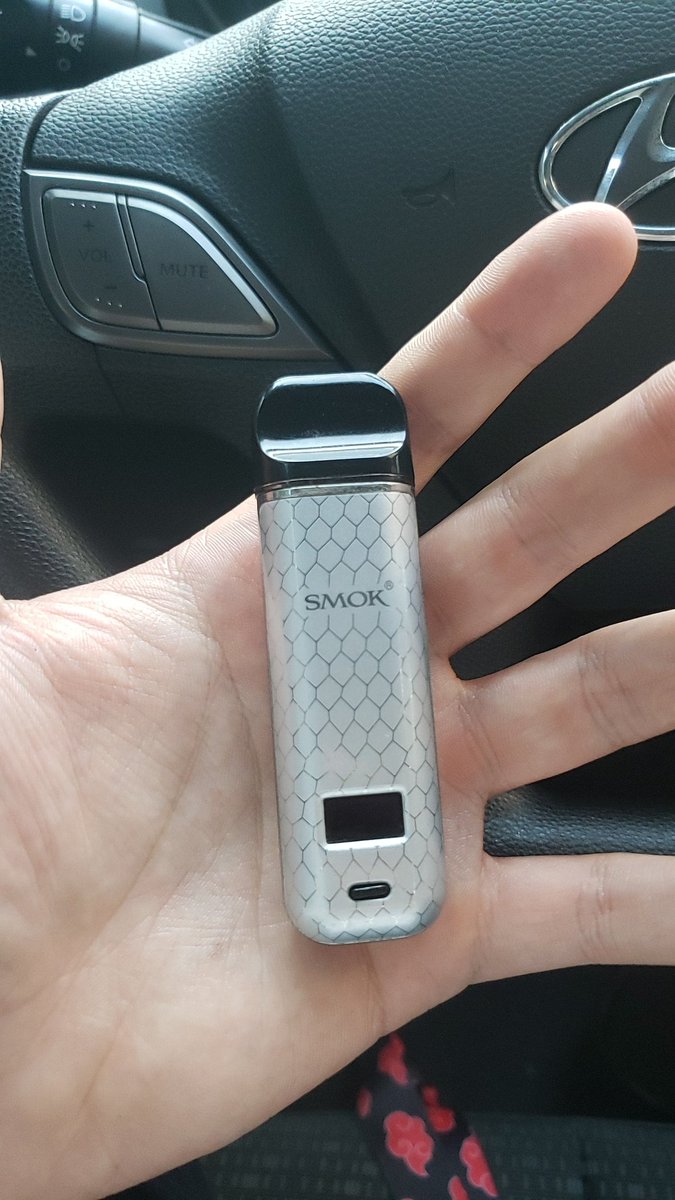 Pilinelso's tweet photo. Vendo pod Smok Novo X, acompanha caixa original, funciona perfeitamente, R$100,00, só chamar no pv https://t.co/EqPzqt282x