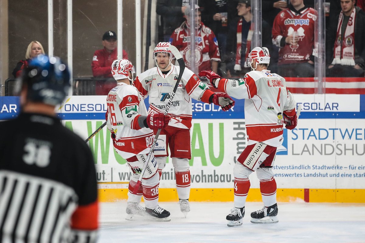 DEL2_News's tweet photo. Auswärtssieg für Bad Nauheim: Der @ec_bn gewinnt mit 4:1 gegen den @EVLandshut .
Foto: Chris Fölsner #del2 #HerzblutEishockey #evlecn https://t.co/SfEclSHHBQ
