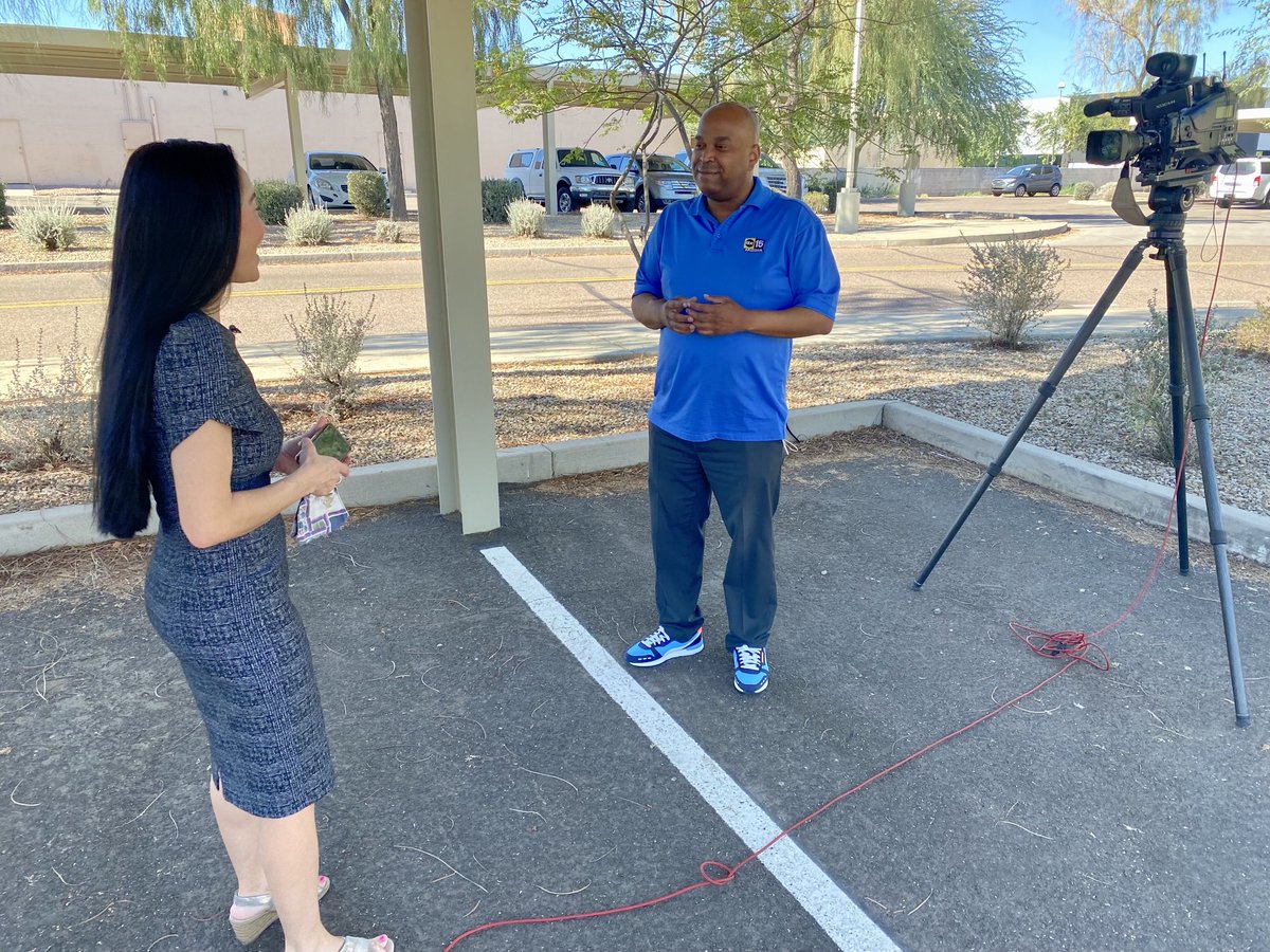 PhoenixMetroBus's tweet photo. Happy Friday riders!
Stay tuned for @abc15 ‘s @marcthompson story about the free transit passes that #Phx organizations have available for riders in need:
https://t.co/dnDvBV2Qe4
#ARPAFunds #ConnectingCommunities #PhoenixPublicTransit https://t.co/kCLBUuh3sM