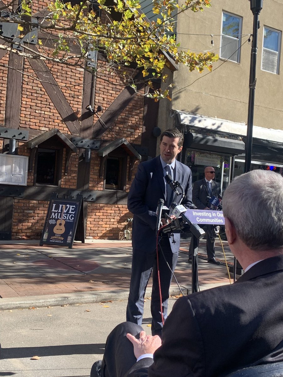 ClaribelTCortes's tweet photo. Moving @NJGov forward! Thank you, @GovMurphy and @timsullivan510, for supporting small businesses and continuing  NJ on the path to recovery. Visit https://t.co/8ksBQHcZNZ for more info. #njeda #economicrecovery #SmallBusiness #NJforward https://t.co/Uwk7MIfS1O