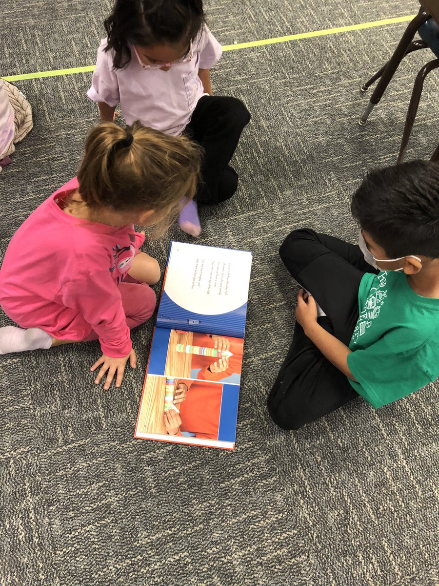 MrsHarrisRES's tweet photo. Thank you Mrs. Rollerson for finding these awesome how-to books in the library for 1st grade to use as mentor texts! We loved getting to learn from them and use them as great examples! @RosemeadeSoars @CFBISD https://t.co/3OoKoqYqaY
