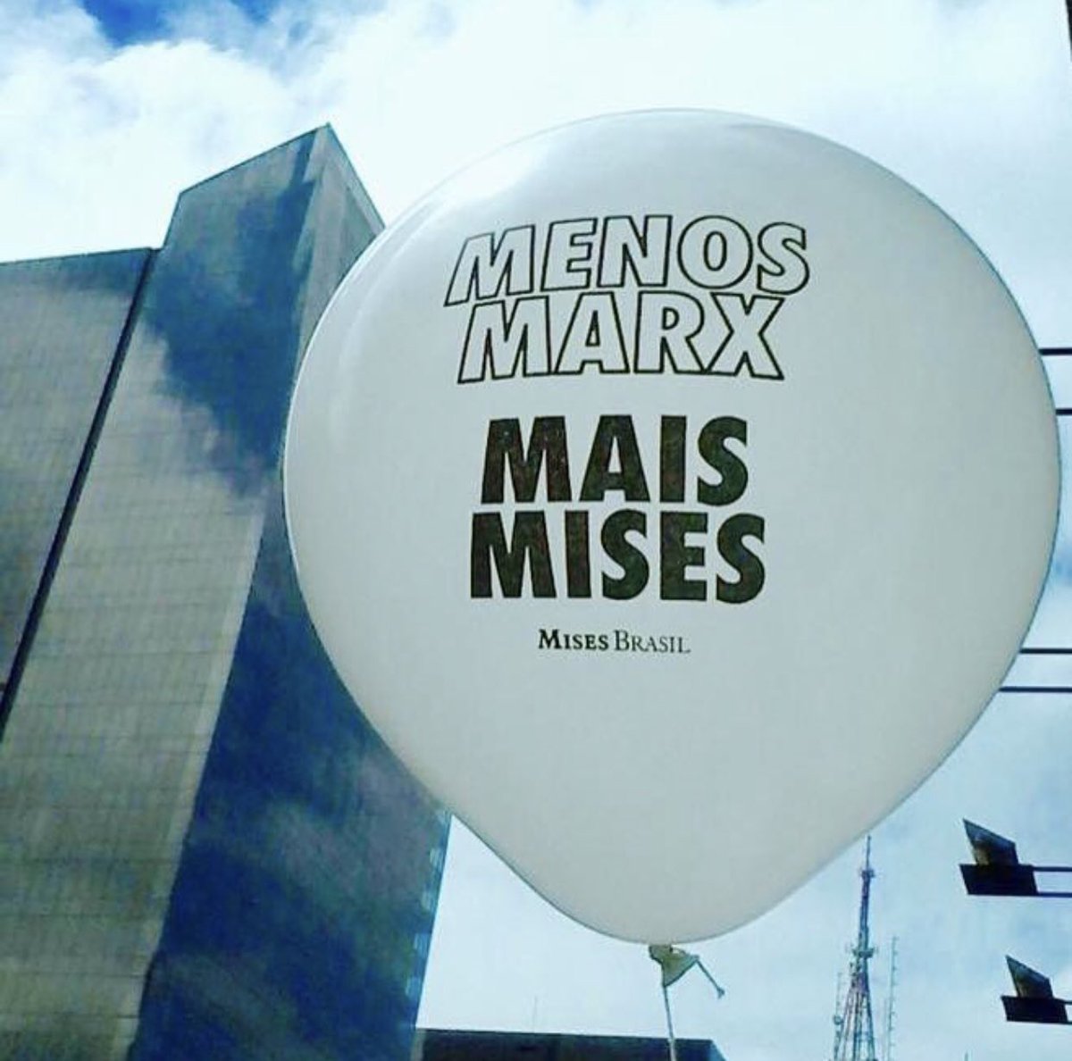 LibStreetArt's tweet photo. Menos Marx 
Mais Mises https://t.co/GiagVqXFlP