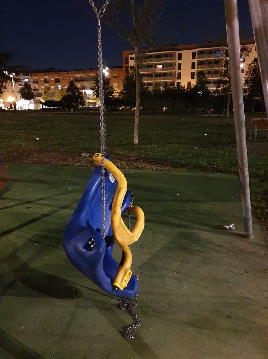 dcar77's tweet photo. Parc de las Pruneres esta tarde. Obra de adolescentes que "ocupan" columpios, zona infantil y tirolina. Estos son los daños que causan. Algo de vigilancia o presencia policial no estaría de más. Gracias @ajmollet @MireiaDMollet @molletopina @aramollet https://t.co/IYLnOHIvbN
