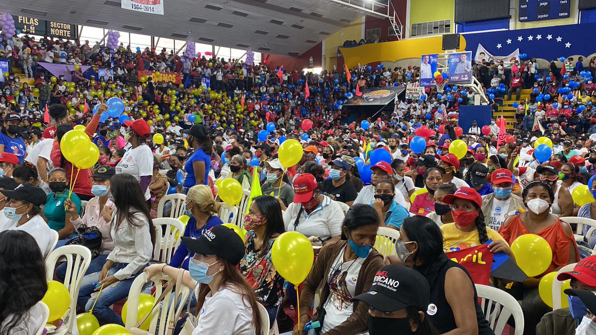 Marianela_PSUV's tweet photo. Las Hermanas González se nos quedó chiquito!! Demasiadas ganas de demostrarles al mundo que #LasMujeresTienenConQué #CaroníTieneConQué 

#5Nov 
#LeerIndependiza 
#BienvenidosALaFilven2021 https://t.co/u5K1Nppg6c