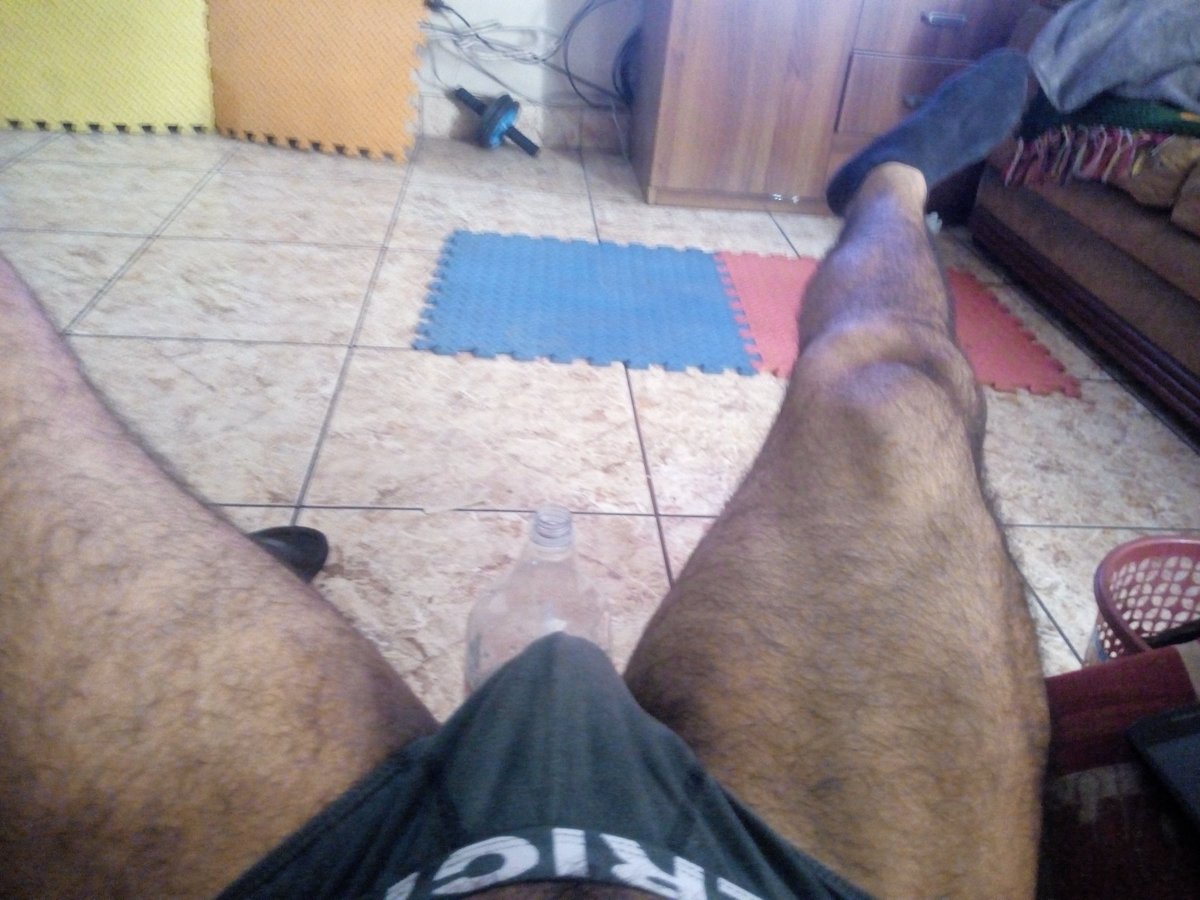 peruvian_j's tweet photo. Alguien para entrenar piernas??    🍗🥒🍗🥵
IG : jmacfit23 https://t.co/ADLT8v6sax