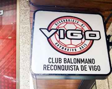 Club Balonmano Reconquista de Vigo Masculino - Página 2 FDdW73LWEAkc1zQ?format=jpg&name=360x360