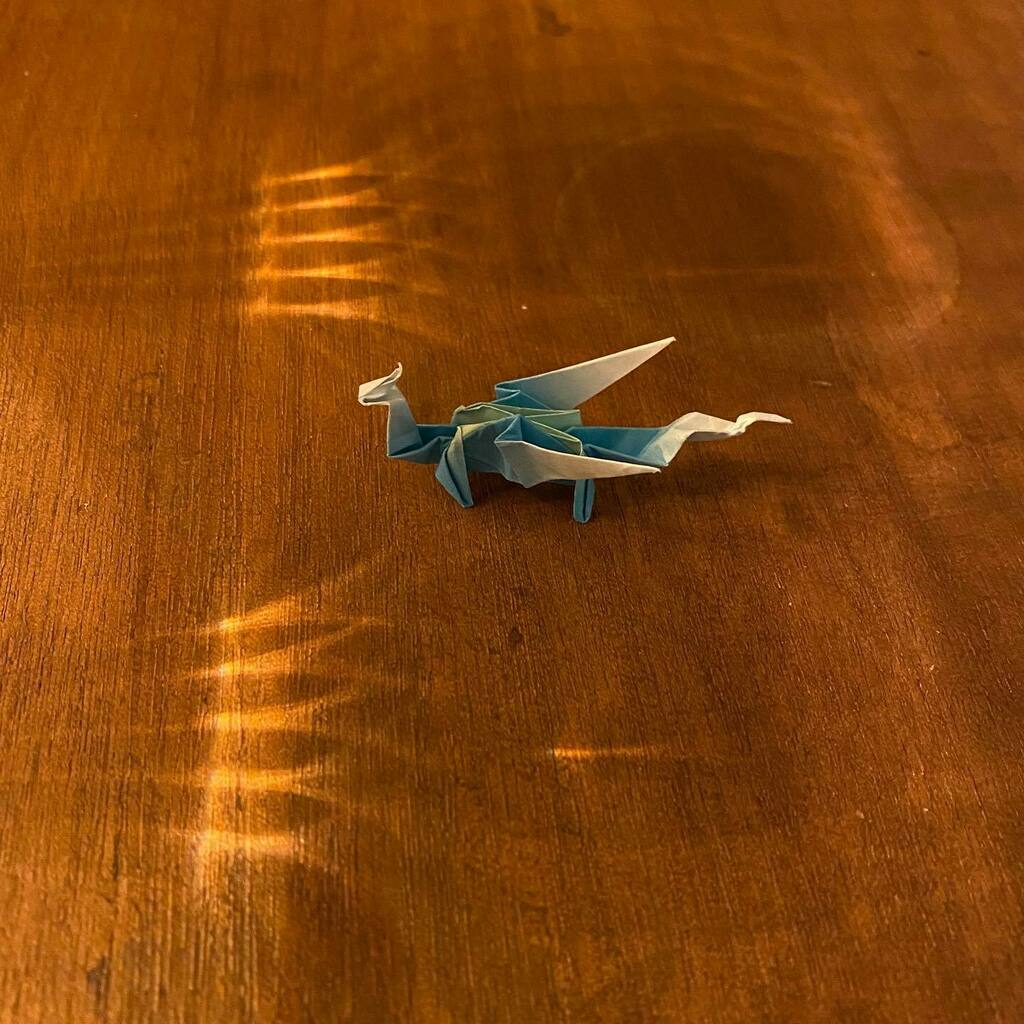 origamitraces's tweet photo. Dragon race against the light.
Absolutely lovely diner at Au Clair de la Lune, Rue Poulbot (if you are ever in Paris).
#origamitraces #origami #dragon #robertneale #harmonypaper https://t.co/Mg7Tky2B7X https://t.co/0YolFhp4Fw