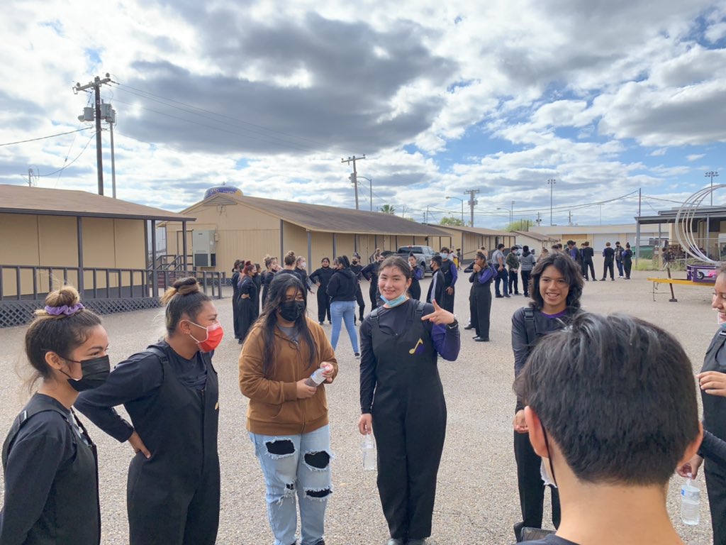 Terriers having a great time with the McHi Bulldog Band! <a href="/TerriersTravis/">TravisTerriers</a>