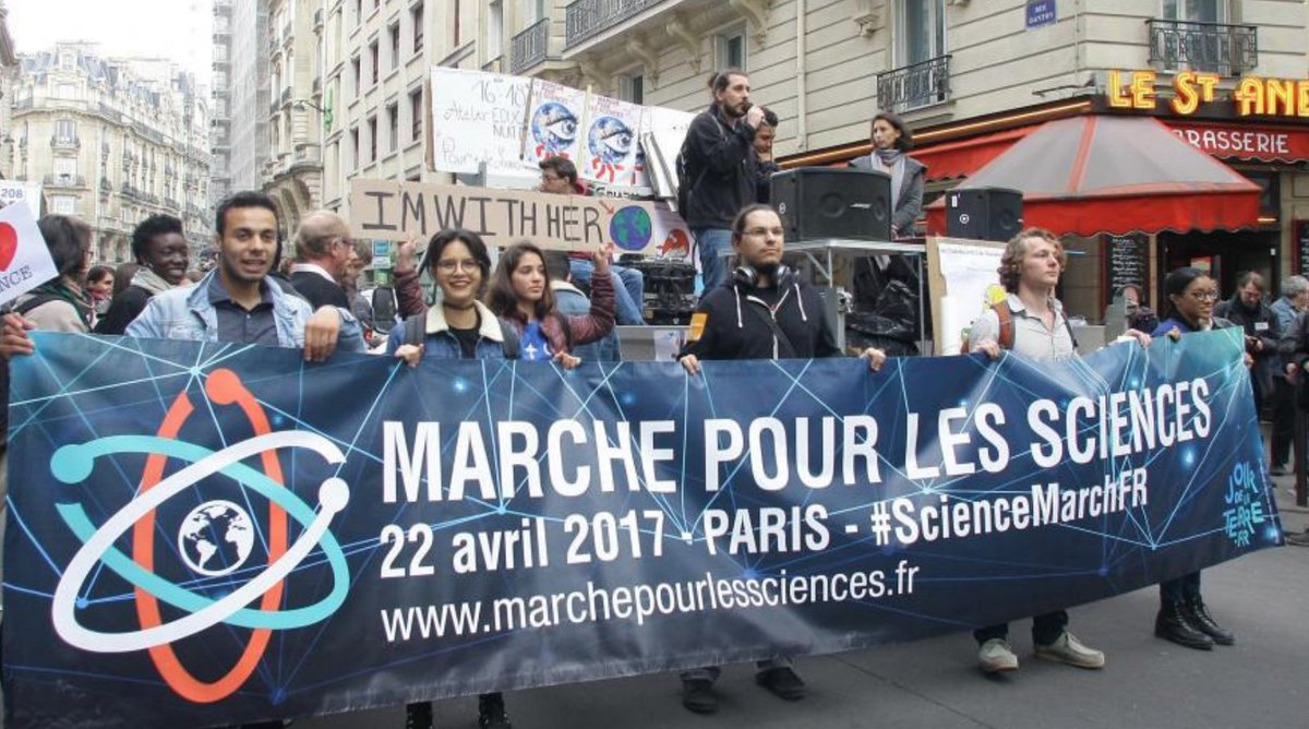 idalcelikel's tweet photo. 22 Nisan 2017 tarihinde #Paris te düzenlediğimiz #marchforscience yürüyüşünden bir kare. #ScienceMarchFR #tbt #ThrowbackThursday #throwback https://t.co/GI7sjR0Fhf