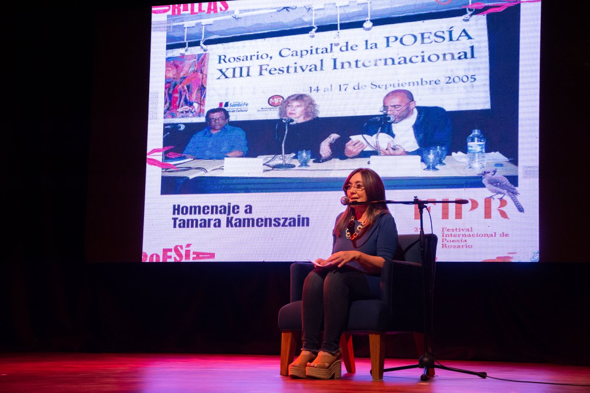 FIPRosario's tweet photo. 🔥 ¡Hermosa la 𝗔𝗣𝗘𝗥𝗧𝗨𝗥𝗔 del #FIPR29!
✨ Les compartimos fotos de lo que fue la primera jornada del festival en Sala Lavarden
#FIPR29 #poesíaenlasorillas #festival #poesía #FIPR29 #poesíaenlasorillas #festival #poesía #rosario https://t.co/2v9EzYiMfj