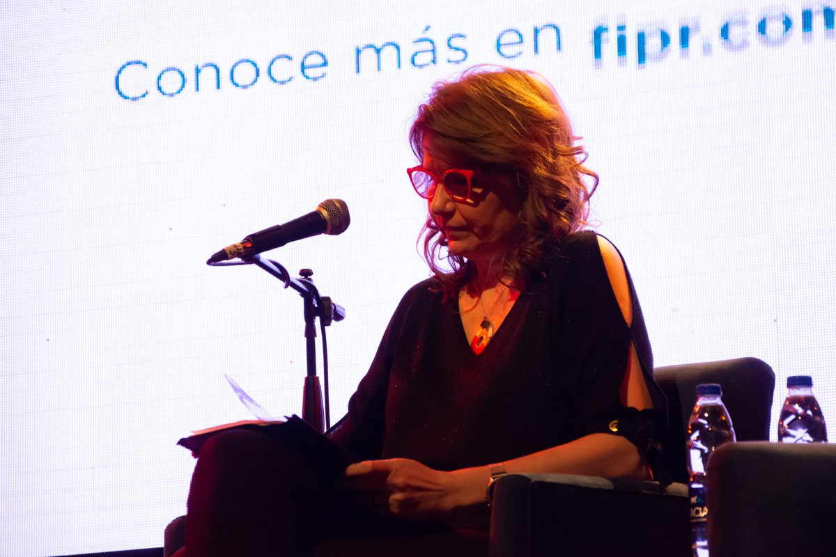 FIPRosario's tweet photo. 🔥 ¡Hermosa la 𝗔𝗣𝗘𝗥𝗧𝗨𝗥𝗔 del #FIPR29!
✨ Les compartimos fotos de lo que fue la primera jornada del festival en Sala Lavarden
#FIPR29 #poesíaenlasorillas #festival #poesía #FIPR29 #poesíaenlasorillas #festival #poesía #rosario https://t.co/2v9EzYiMfj