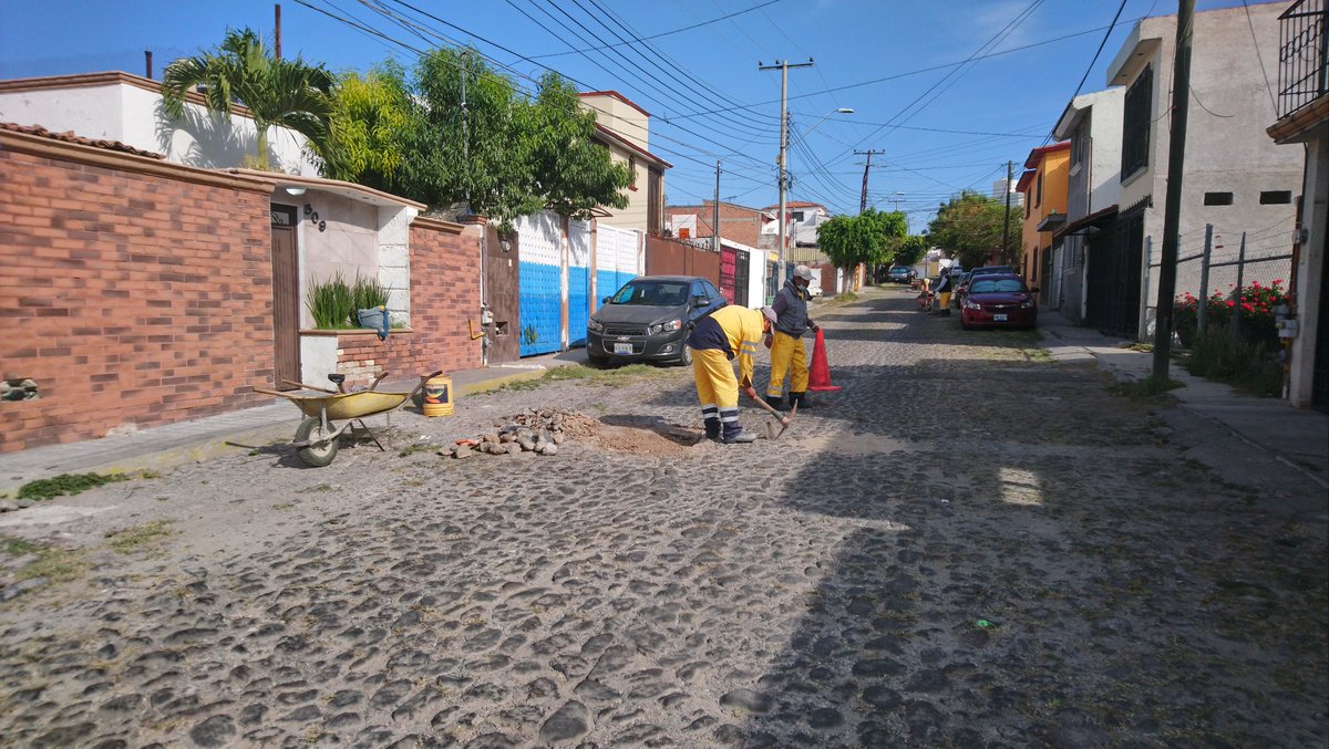 mategreen2i's tweet photo. Buenas tardes Sr. @RobertSosaP  quiero agradecerle por su apoyo. Su equipo de trabajo ya están con el mantenimiento de la calle Manuel López de Ecala
Saludos y Gracias. https://t.co/oKbAr4MgY4