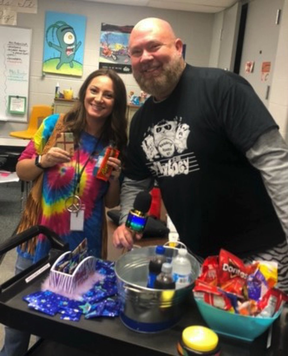 WhitneyElement1's tweet photo. WOO HOO, MRS. AMBROZIAK
Mrs. Ambroziak is not only our Gifted Intervention Specialist, but she also serves as Advisor to our Student Council (with Mrs. Trimper). She also takes an active role in various school committees to make our school awesome! Woo Hoo! https://t.co/MM6vjmndQP