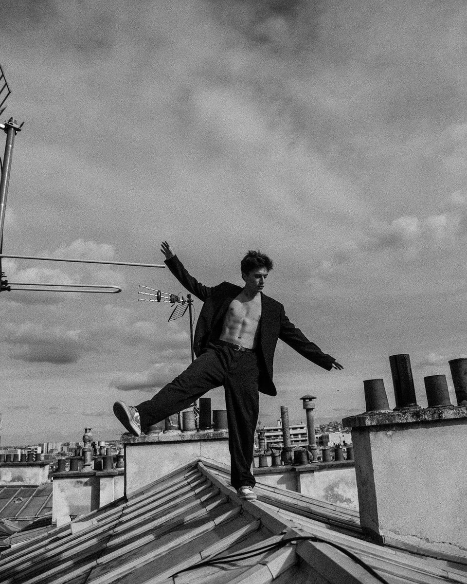 auriantcentral's tweet photo. PHOTO | axelauriant: “On a roof with @india_lange 🤍” https://t.co/xqmPVLOopd
