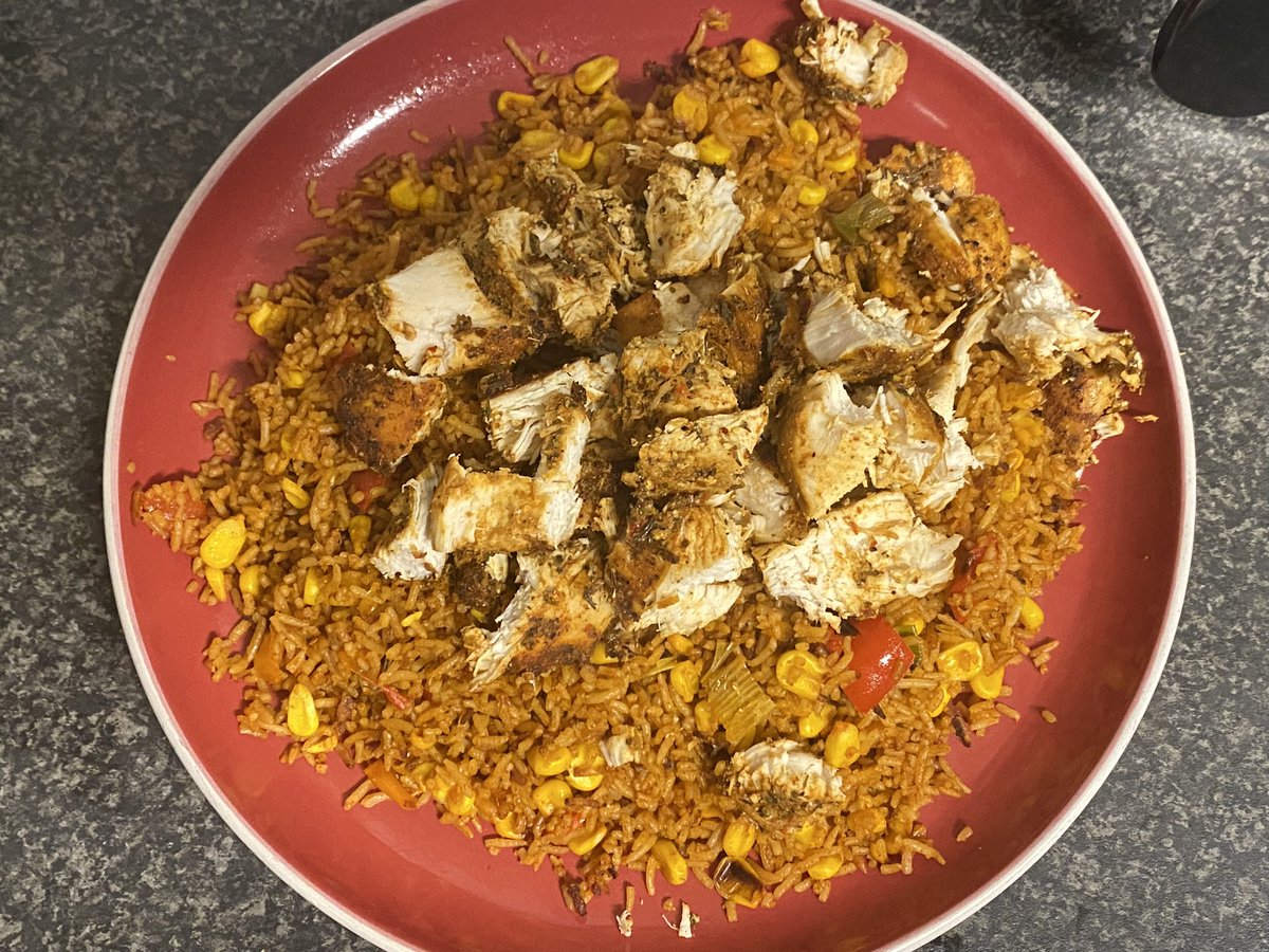 2001joe_mendy's tweet image. Back in the kitchen earlier!!! Made this Peri Peri Chicken with Spicy Rice!!! #FridayCooking #PeriPeriChicken