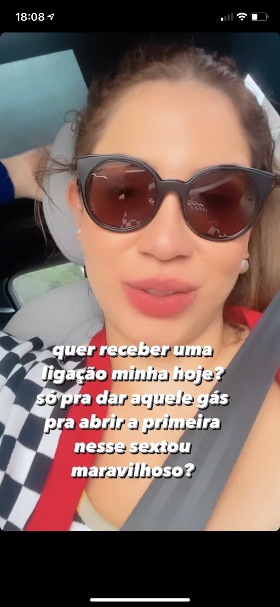 elainerocha304's tweet photo. Hoje de manhã a Marilinha ligou para alguns fãs, só fico pensando, na emoção de receber uma ligação dela e depois ter esse baque, mais tarde descobrir que ela morreu! Estou no chão #MariliaMendonca https://t.co/kCZ9L5p9j2