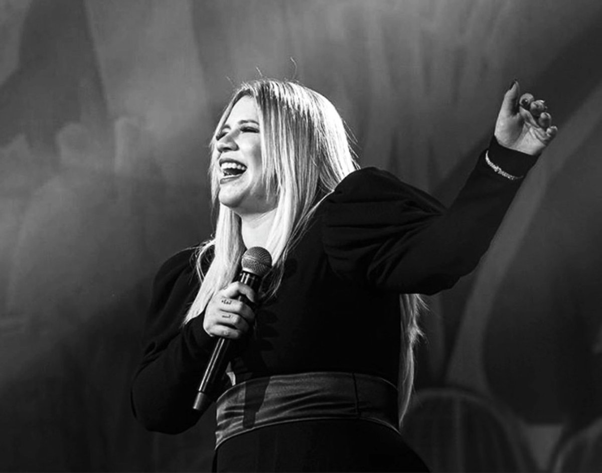 unitersupdate's tweet photo. Infelizmente, perdemos hoje uma das maiores influências da cultura nacional, a arte de Marilia inspirou e continuará inspirando diversas gerações. Nossos sentimentos a todos os fãs, familiares e amigos de Marilia Mendonça. Descanse em paz! 🤍 https://t.co/GM4ClMGq63