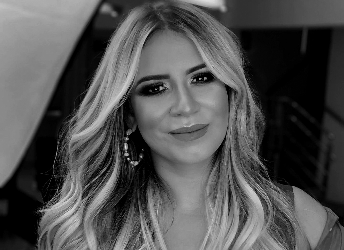 SantosFC's tweet photo. O Santos FC lamenta profundamente o falecimento da cantora Marília Mendonça. Nossos sentimentos aos familiares, amigos e fãs da artista, que conquistou o Brasil e merecia todo o amor e sucesso que ganhou durante a sua carreira.

Descanse em paz, Rainha. Obrigado por tudo! 🖤 https://t.co/oaKsg8nhbV